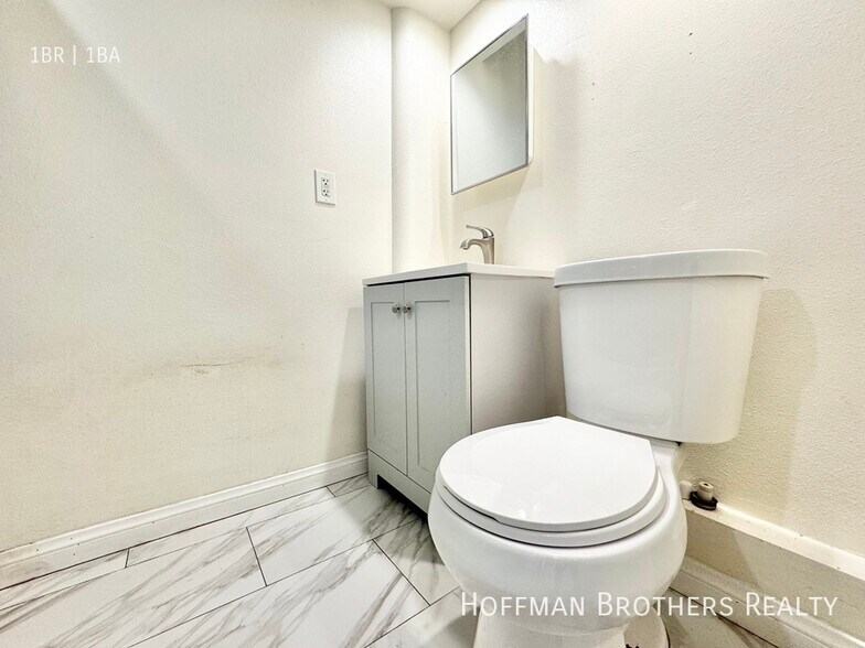 Building Photo - 1023 Larch St