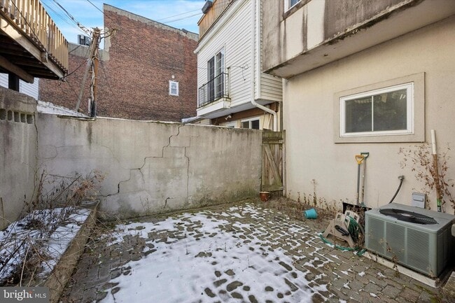 Building Photo - 341 Dickinson St