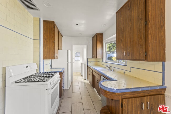 Building Photo - 5908 Abernathy Dr