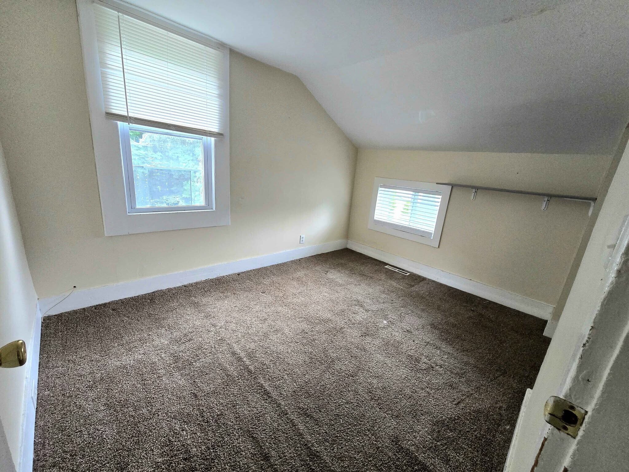 Bedroom 2 - 272-102 W William St