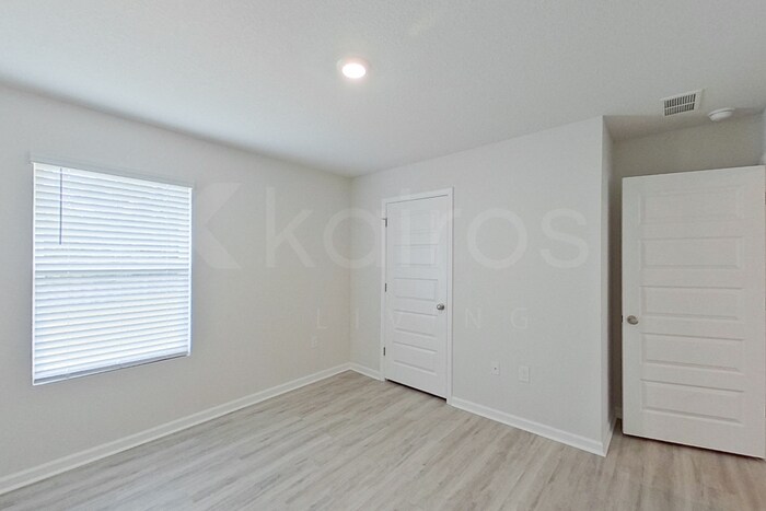 Building Photo - 277 Monarch Ln