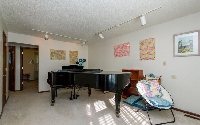 Building Photo - Clean three bedroom one bath duplex with walk out basement with yard looking at trees, across fro...
