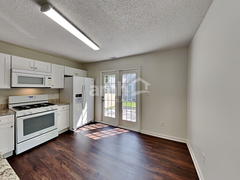 Building Photo - 208 MacKenzie Ct