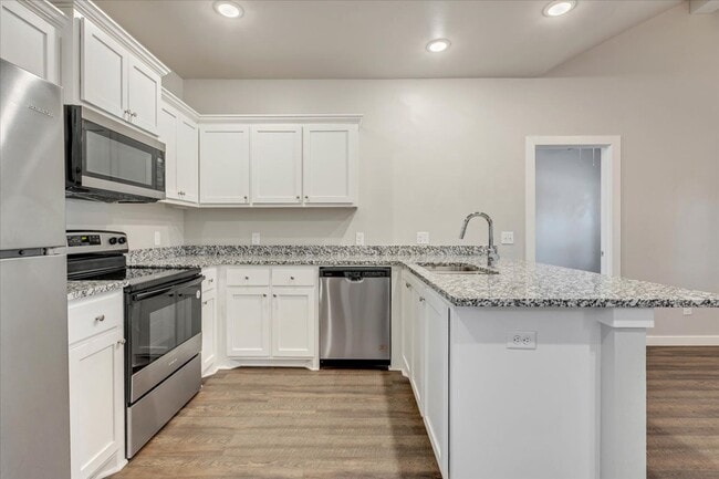 Building Photo - 414 N Tucker Ave