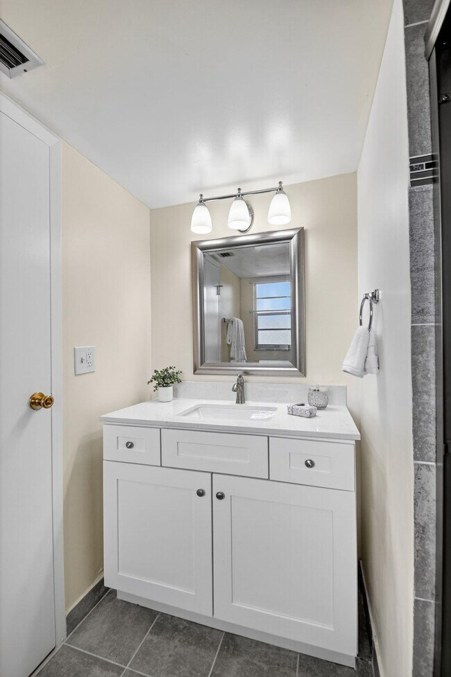 Building Photo - 3810 Via Poinciana