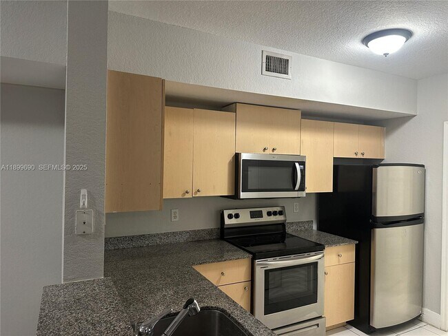 Building Photo - 2520 Centergate Dr