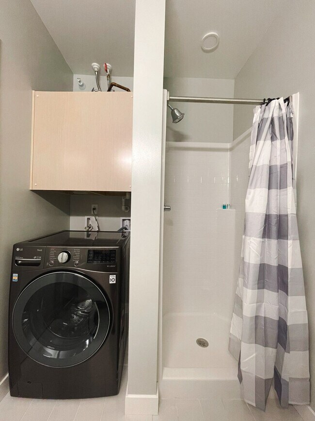 Building Photo - 2530 University Ave