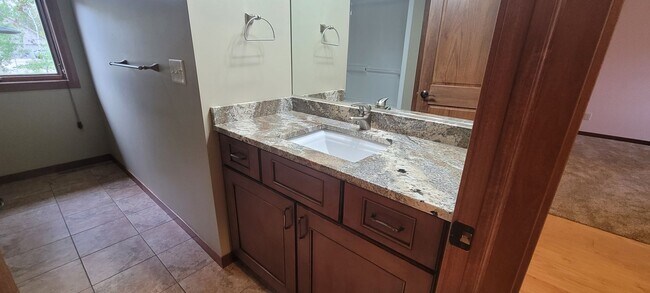 Building Photo - Beautiful 4 Bedroom Home Off of Lake Irving