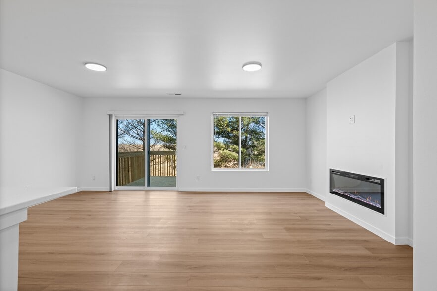 Building Photo - 311 Hickory Dr