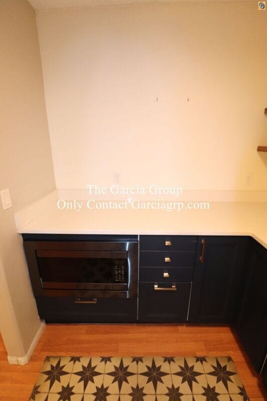 Building Photo - 2393 SW Park Pl