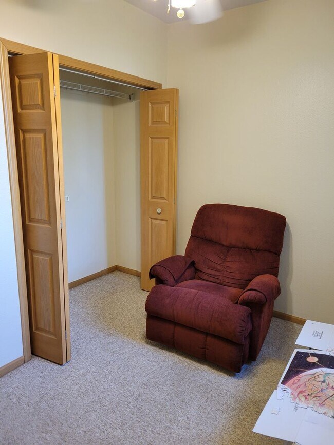 Building Photo - 5 Bedroom Duplex Unit