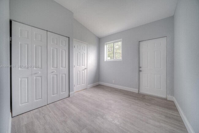 Building Photo - 17727 SW 103rd Ave