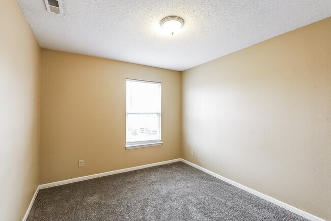 Building Photo - 2349 Providence Ct