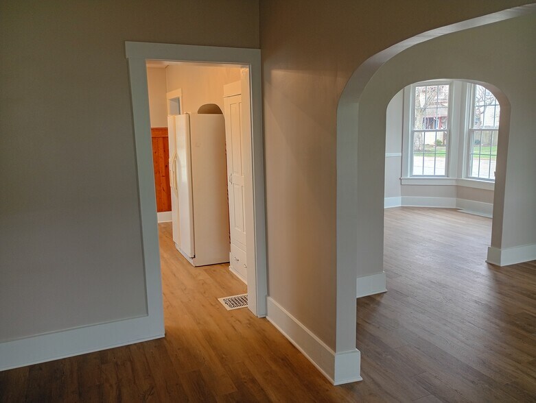 Building Photo - 501 W Main St