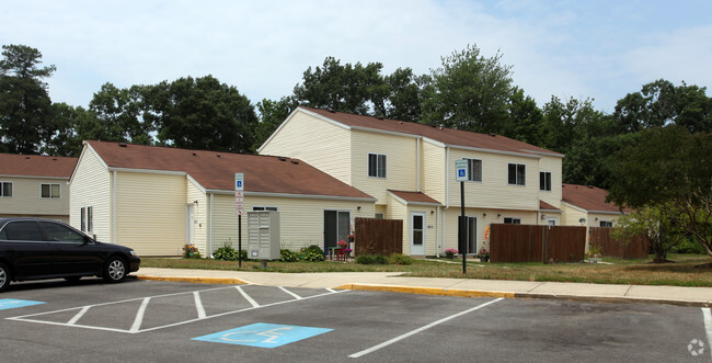 Primary Photo - Headen House Apartments