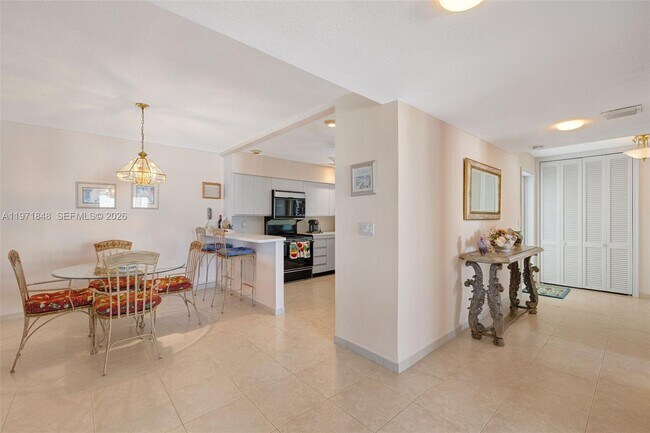 Building Photo - 2001 S Surf Rd