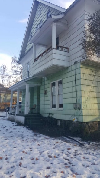 Building Photo - 627 3rd St