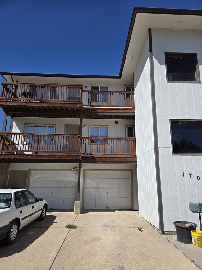 Building Photo - 1704 Erin Ct