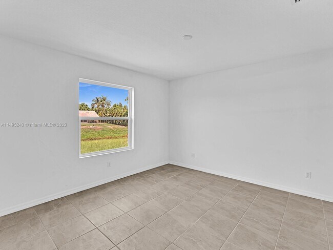 Building Photo - 2033 SW Castinet Ln