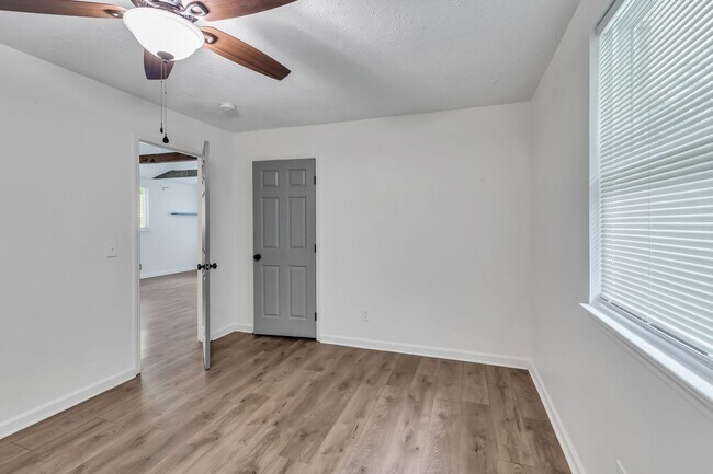 Building Photo - AVAILABLE JULY 10TH. 2 Bed 1 bath FOR LEASE in South Inglewood (East Nashville). $1750 Rent. Pets...
