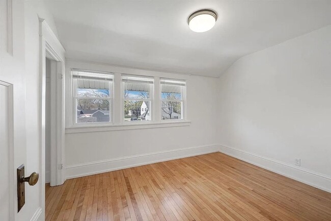 Building Photo - Charming Cape Cod Single Family