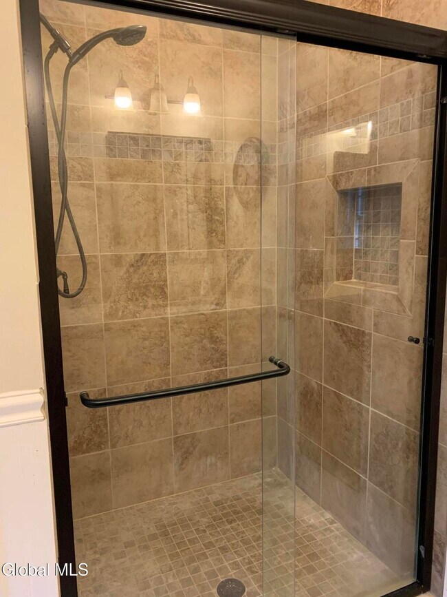 Building Photo - 8 Amanda Ct