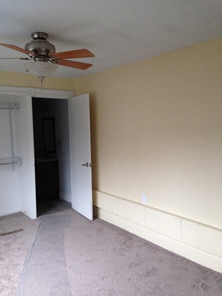 Bedroom with new carpet - 918 South Westnedge Ave