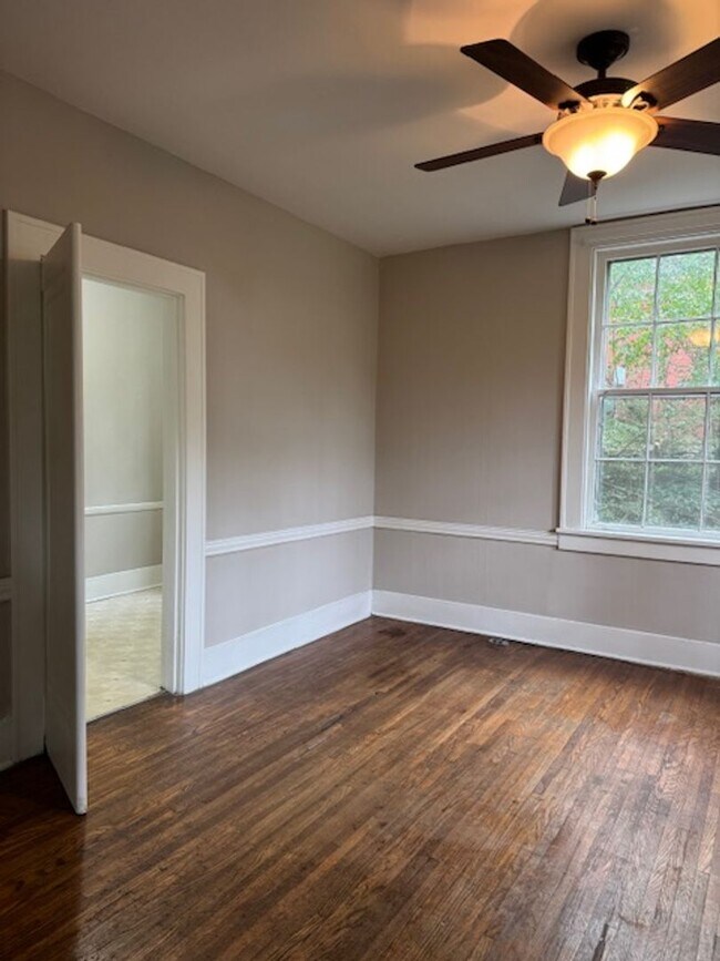 Building Photo - 1801 Ashwood Ave