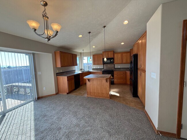 Building Photo - Spacious home in Airway Heights