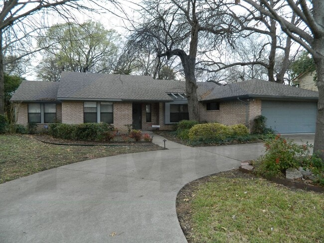Building Photo - AVAILABLE NOW!!! Custom 3-Bed 2-Bath w/ 2 Dining Areas & View of Creek