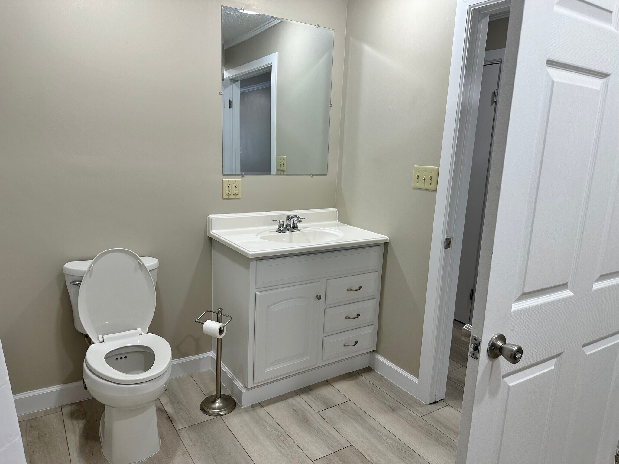 Bathroom 2 - 1628 S 6th St