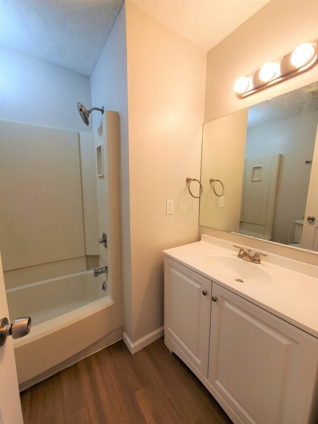 Building Photo - Renovated 4 bed in Westerville!