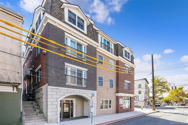 Building Photo - 78 Main St