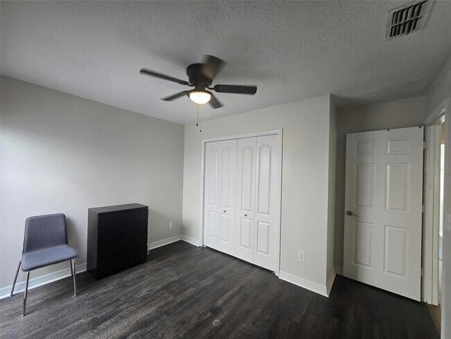 Building Photo - 4302 Venice Dr
