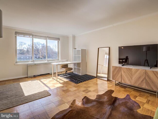 Building Photo - 3000 Spout Run Pkwy