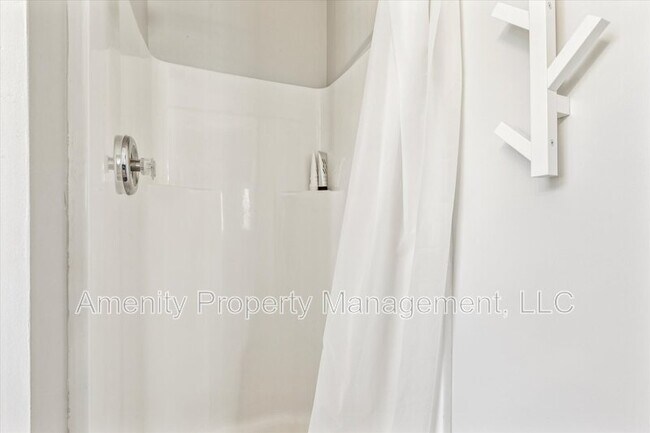 Building Photo - 100 Raymond Dr