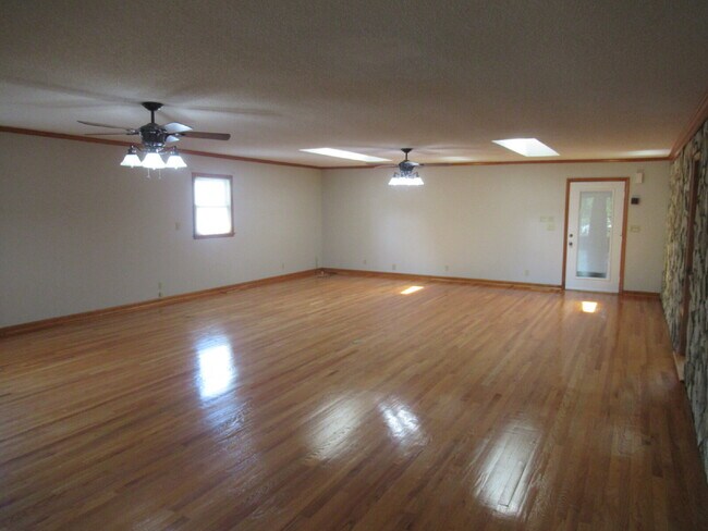 Building Photo - Denver Four Bedroom Home For Rent!