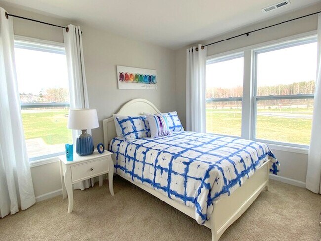 Building Photo - Newer Construction Townhome in Hendersonville