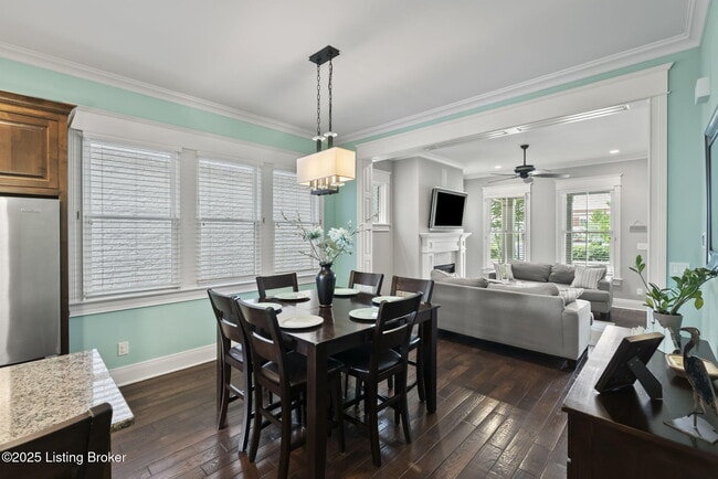 Building Photo - 10910 Kings Crown Dr