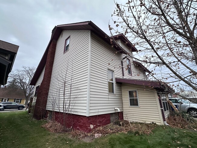 Building Photo - Click the “Apply Now” button or email wapmrentals@gmail.com for a prompt response.