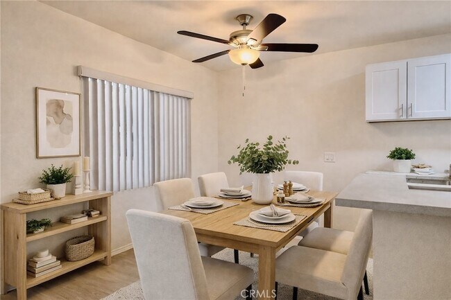 Building Photo - 1810 W Sallie Ln