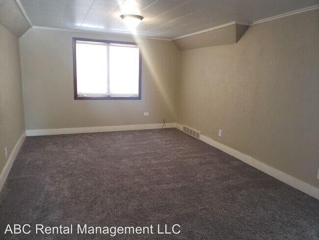 Building Photo - 321 6th Ave