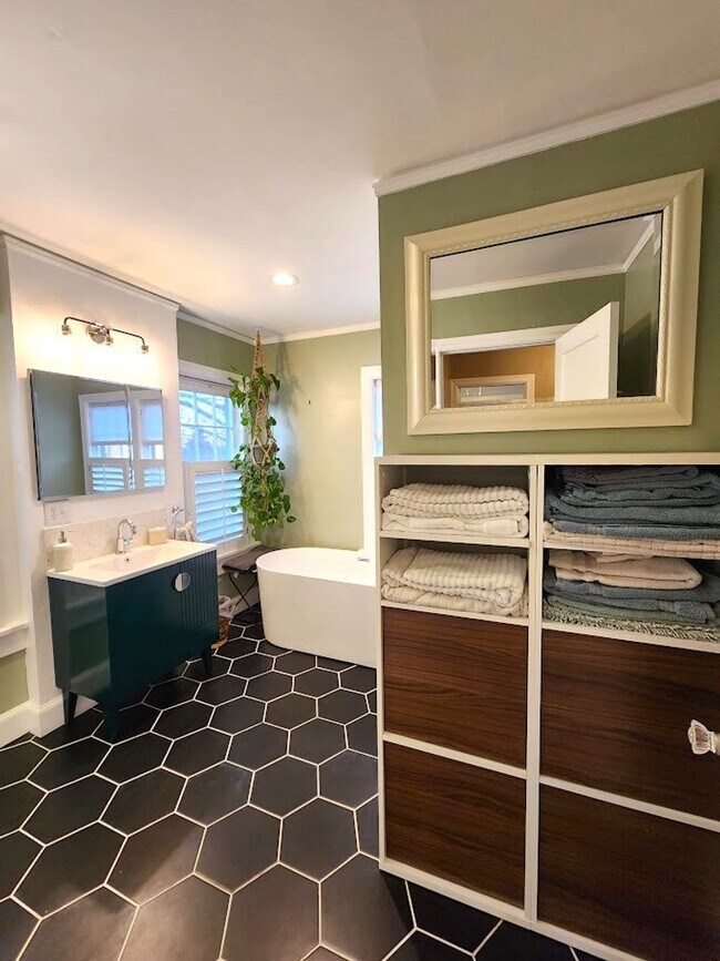 Building Photo - 3 Bed 2.5 Bath Plus ADU in Gatewood Add NW OKC