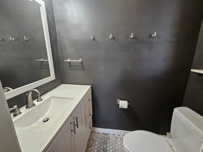 Building Photo - 107 Upper Knapp Rd