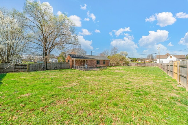 Building Photo - 2920 Byington Beaver Ridge Rd