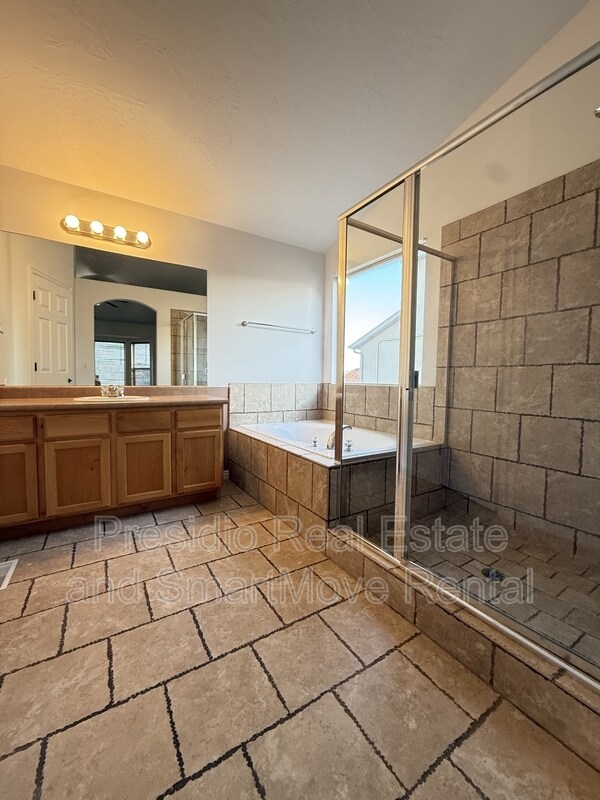 Building Photo - 6248 S High Bluff Dr