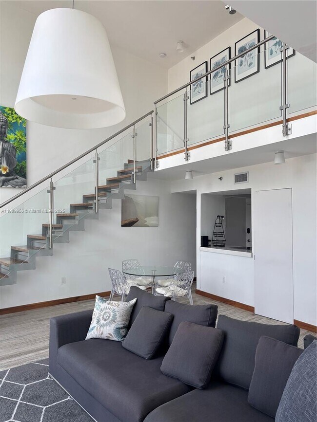 Primary Photo - 221 Jefferson Ave