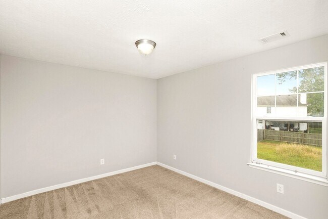 Building Photo - 733 Hollandale Rd