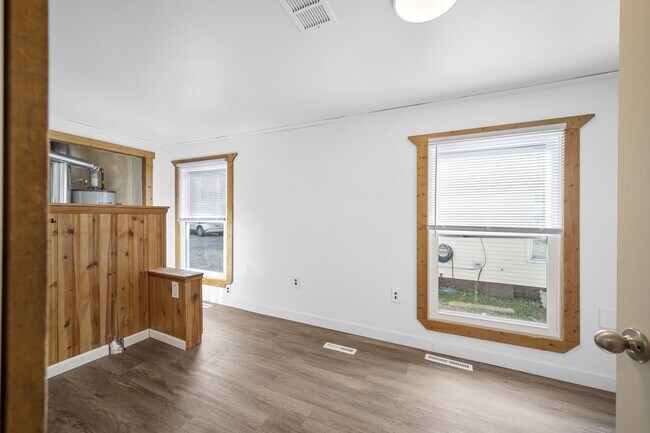 Building Photo - 31 Heights Rd