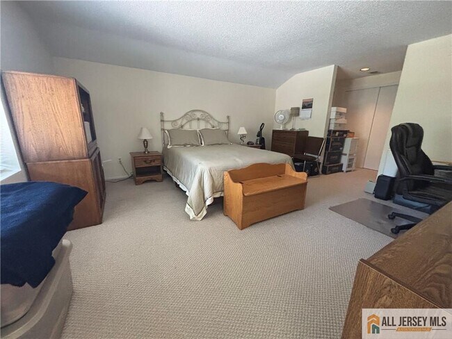Building Photo - 514 Sayre Dr